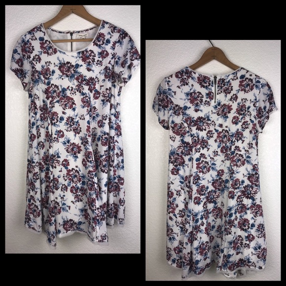 UO Silence + Noise Floral Skater Babydoll Handkerchief Mini Dress - Picture 3 of 8